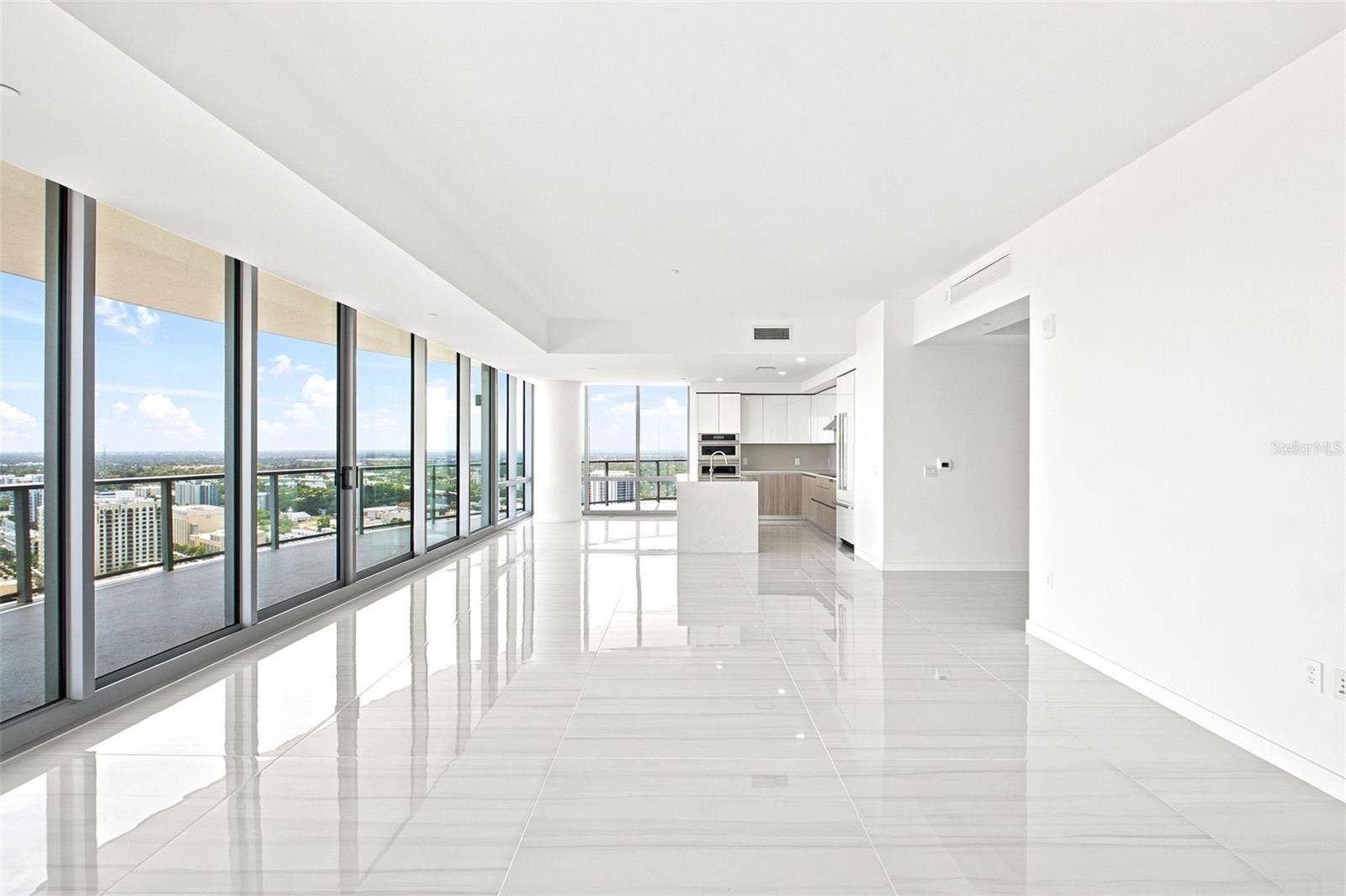 400 CENTRAL AVENUE, #2901, St Petersburg, FL 33701 The wall of floor to ceiling windows maximize the view.