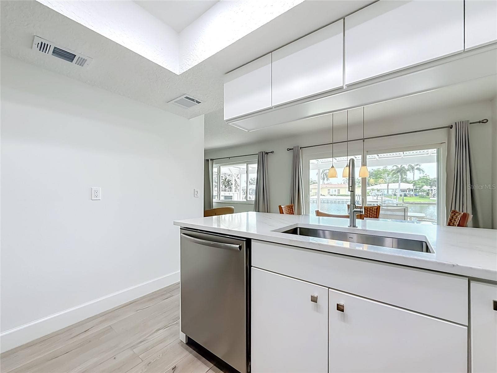 6537 CAPE HATTERAS WAY NE, #2, St Petersburg, FL 33702
