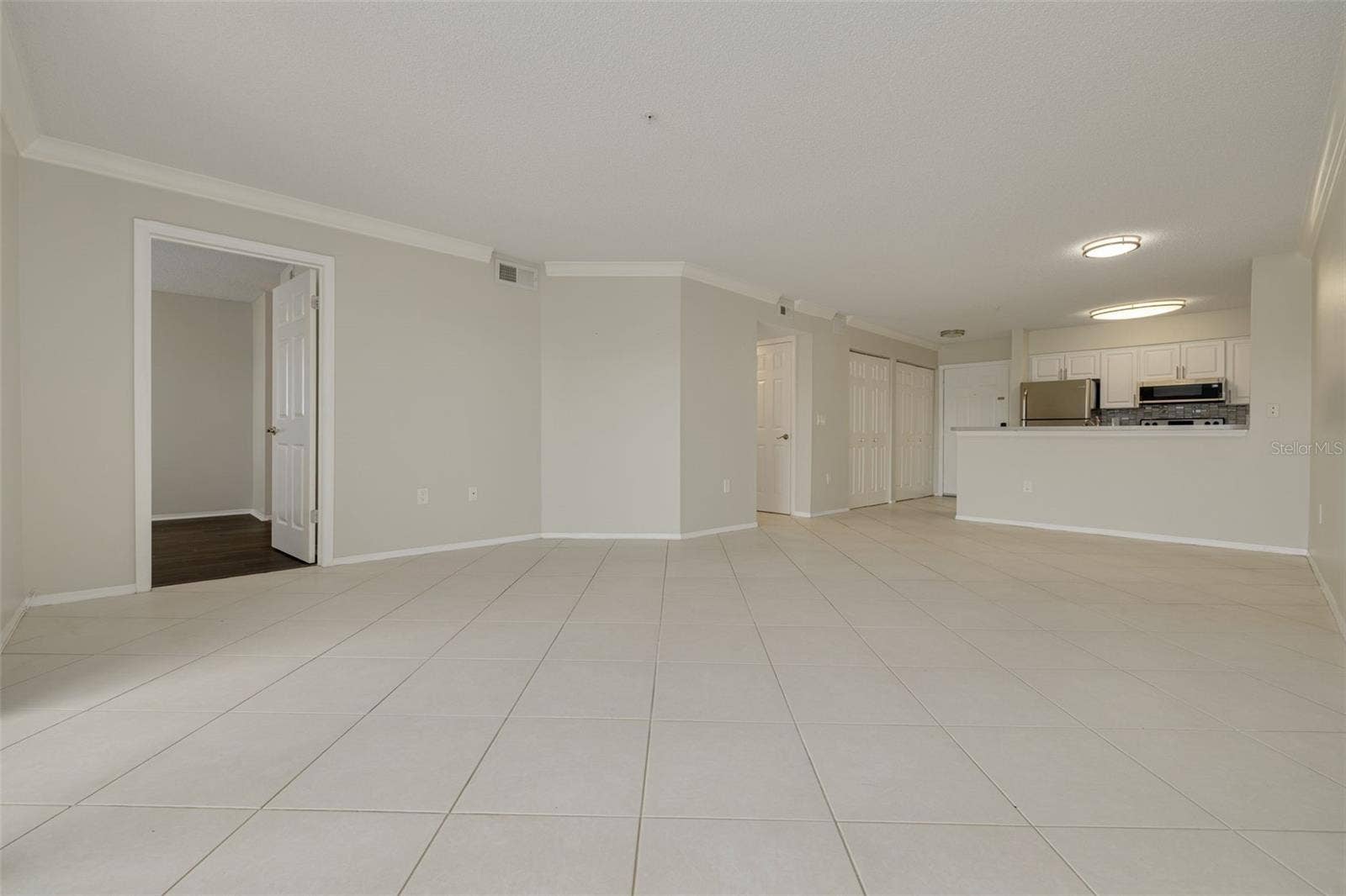 2400 FEATHER SOUND DRIVE, #914, Clearwater, FL 33762 2400 FEATHER SOUND DRIVE, #914, Clearwater, FL 33762