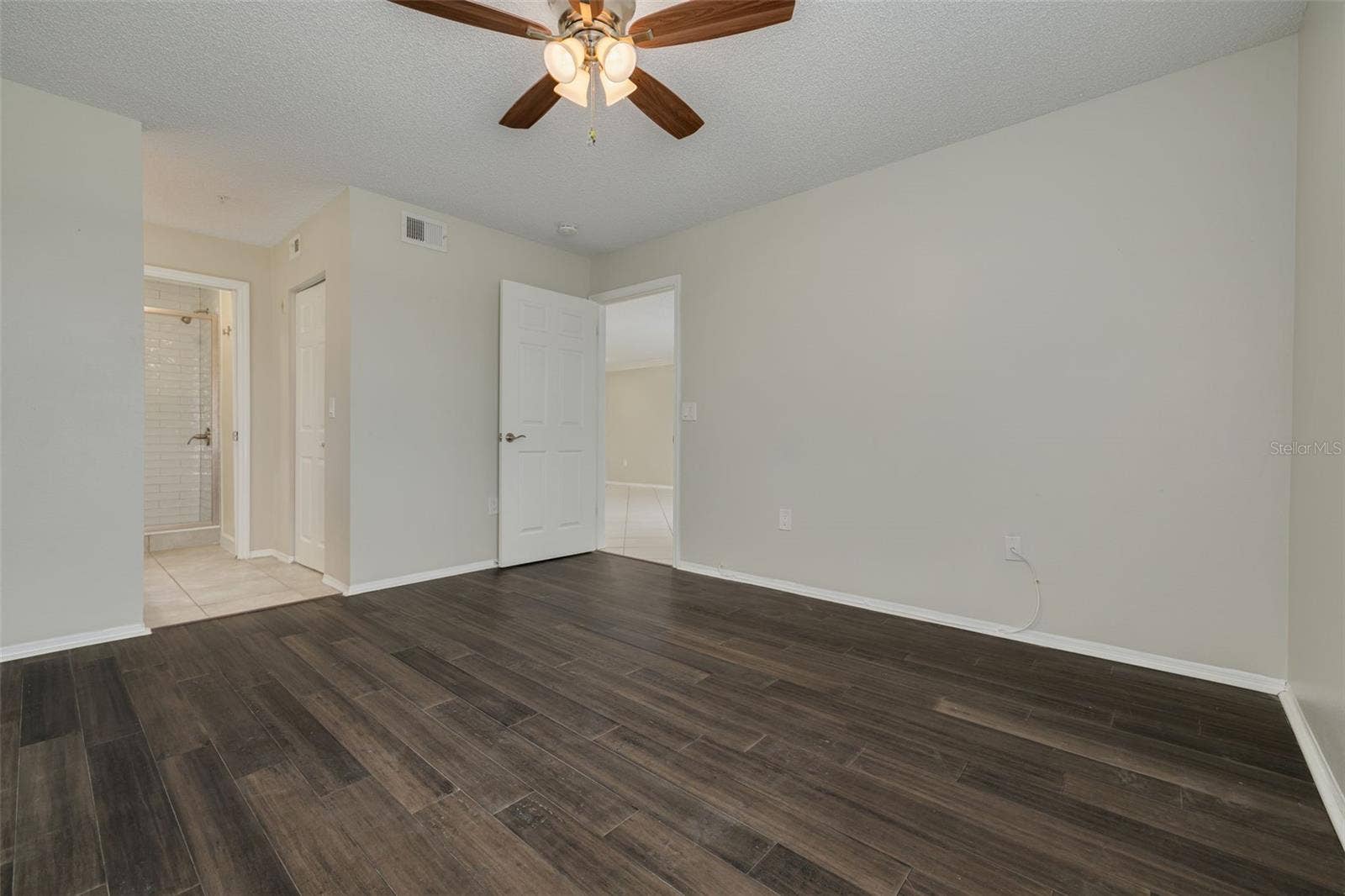 2400 FEATHER SOUND DRIVE, #914, Clearwater, FL 33762 2400 FEATHER SOUND DRIVE, #914, Clearwater, FL 33762