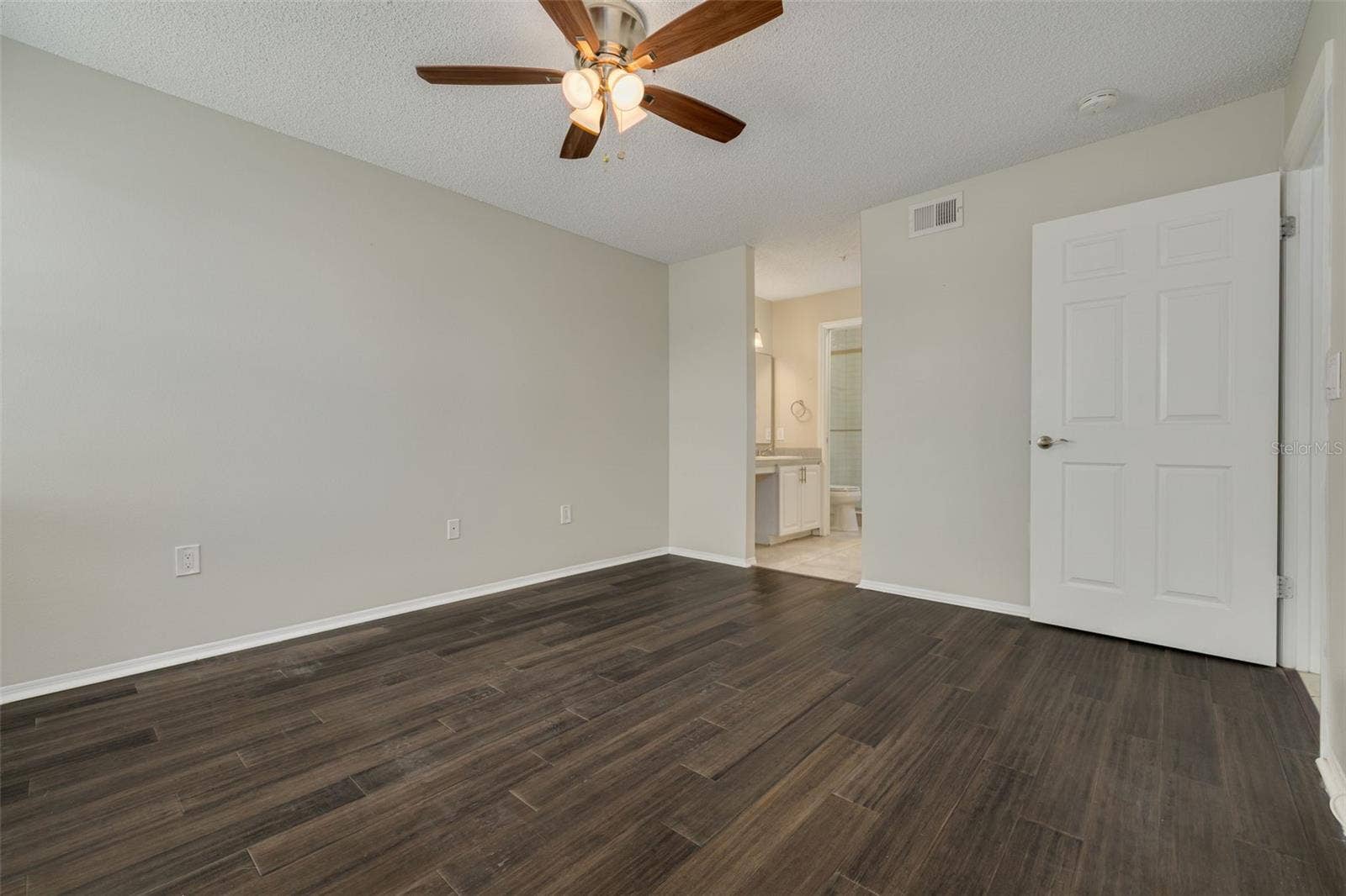 2400 FEATHER SOUND DRIVE, #914, Clearwater, FL 33762 2400 FEATHER SOUND DRIVE, #914, Clearwater, FL 33762