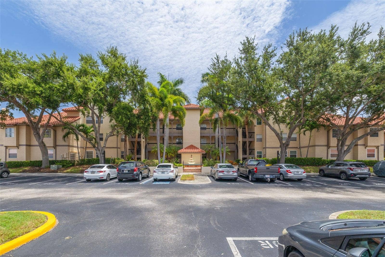 2400 FEATHER SOUND DRIVE, #914, Clearwater, FL 33762 2400 FEATHER SOUND DRIVE, #914, Clearwater, FL 33762