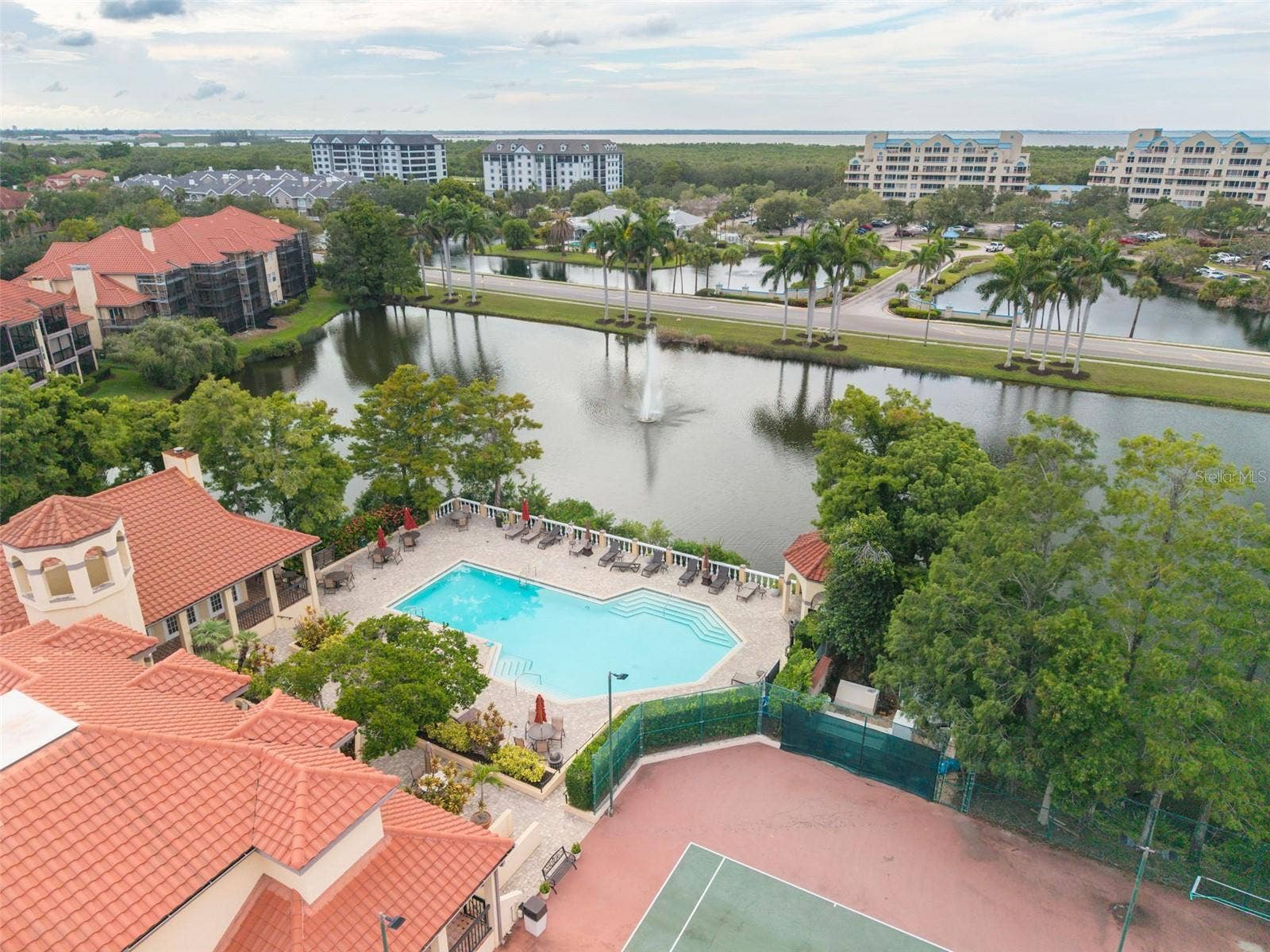 2400 FEATHER SOUND DRIVE, #914, Clearwater, FL 33762 2400 FEATHER SOUND DRIVE, #914, Clearwater, FL 33762