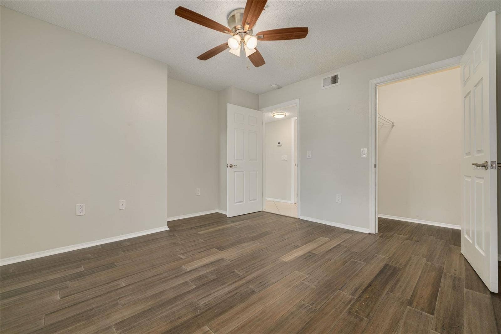 2400 FEATHER SOUND DRIVE, #914, Clearwater, FL 33762 2400 FEATHER SOUND DRIVE, #914, Clearwater, FL 33762