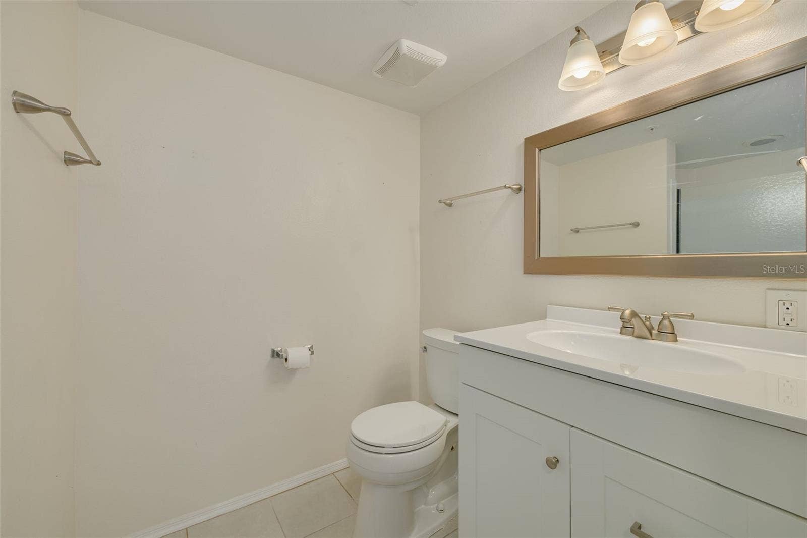 2400 FEATHER SOUND DRIVE, #914, Clearwater, FL 33762 2400 FEATHER SOUND DRIVE, #914, Clearwater, FL 33762