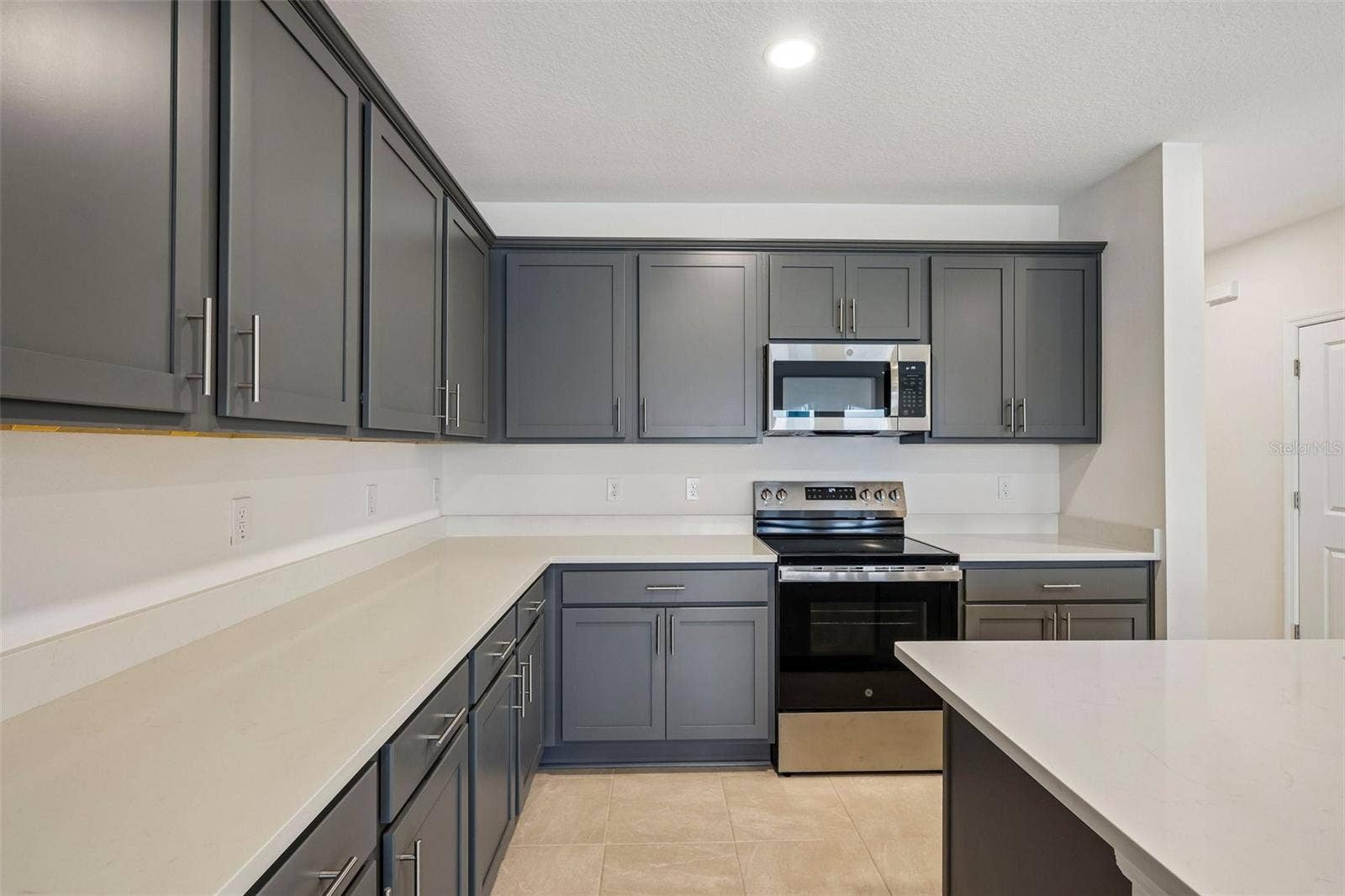 6848 HOLCOMBE DOWN DRIVE, Zephyrhills, FL 33541