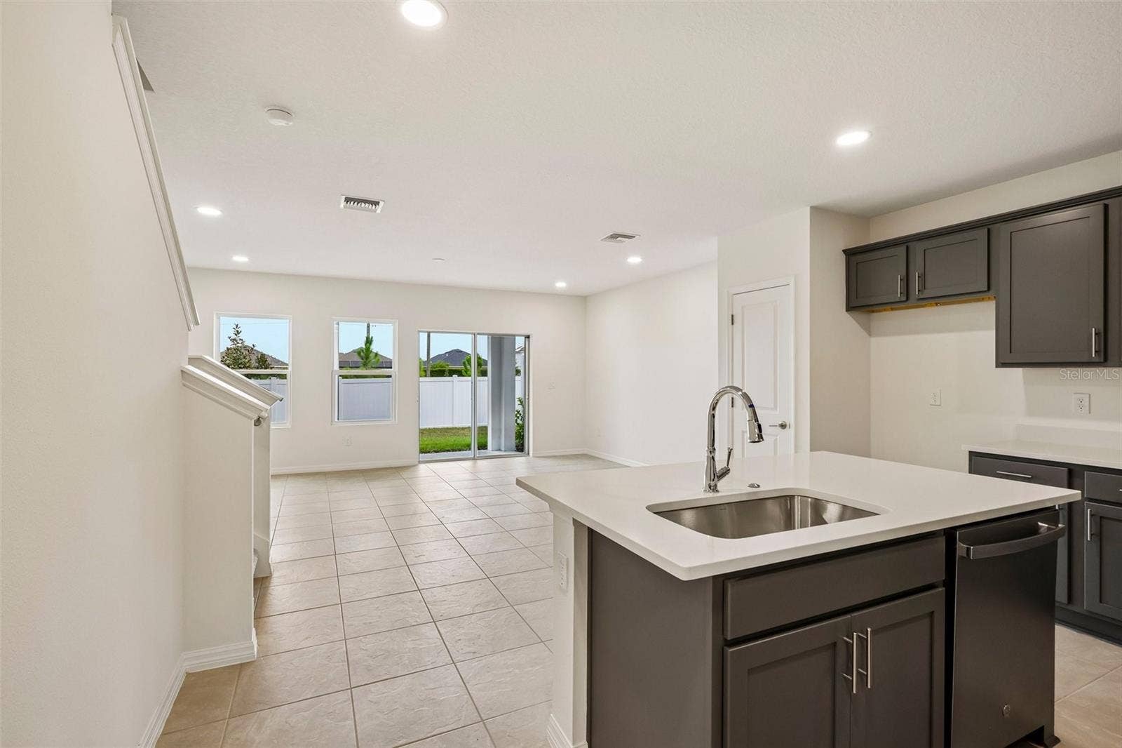 6848 HOLCOMBE DOWN DRIVE, Zephyrhills, FL 33541