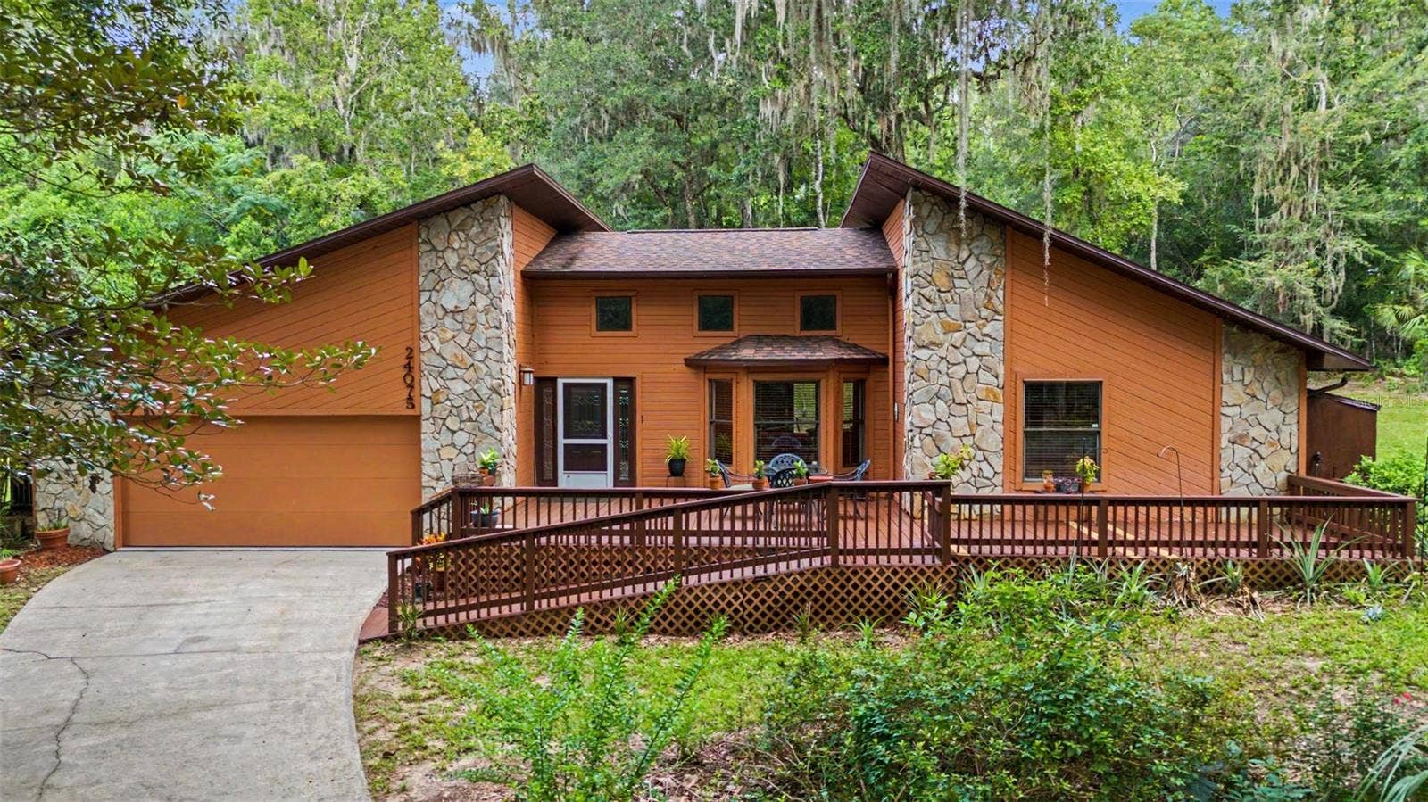 24075 WINDING CREEK DRIVE, Brooksville, FL 34601 24075 Winding Creek Drive - Welcome Home