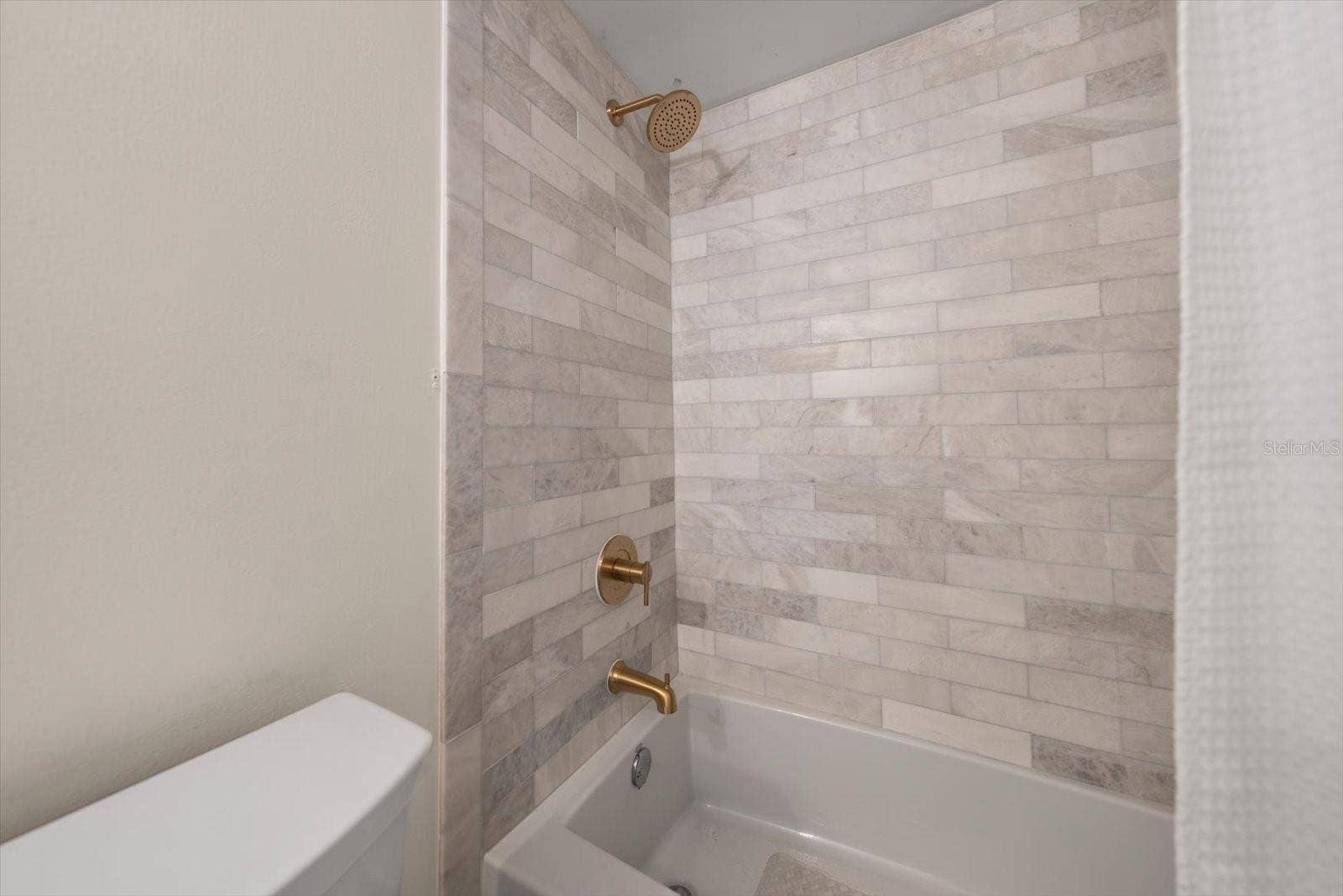 2614 COVE CAY DRIVE, #409, Clearwater, FL 33760 2nd bathroom tub and shower
