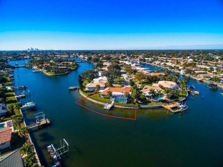Property photo for 2096 MASSACHUSETTS AVENUE NE, St Petersburg, FL