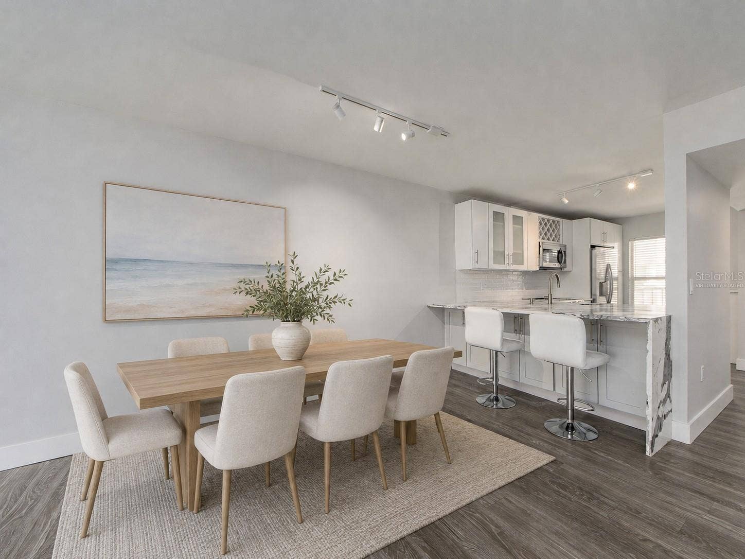 Virtually staged dining room