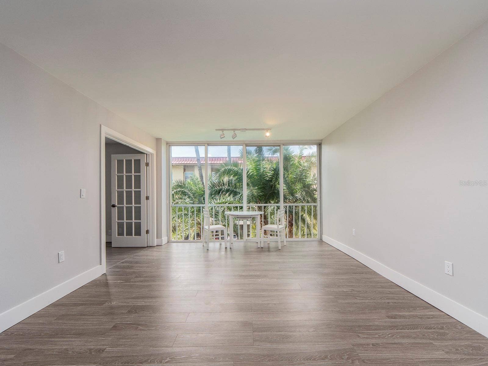 Living / Sunroom
