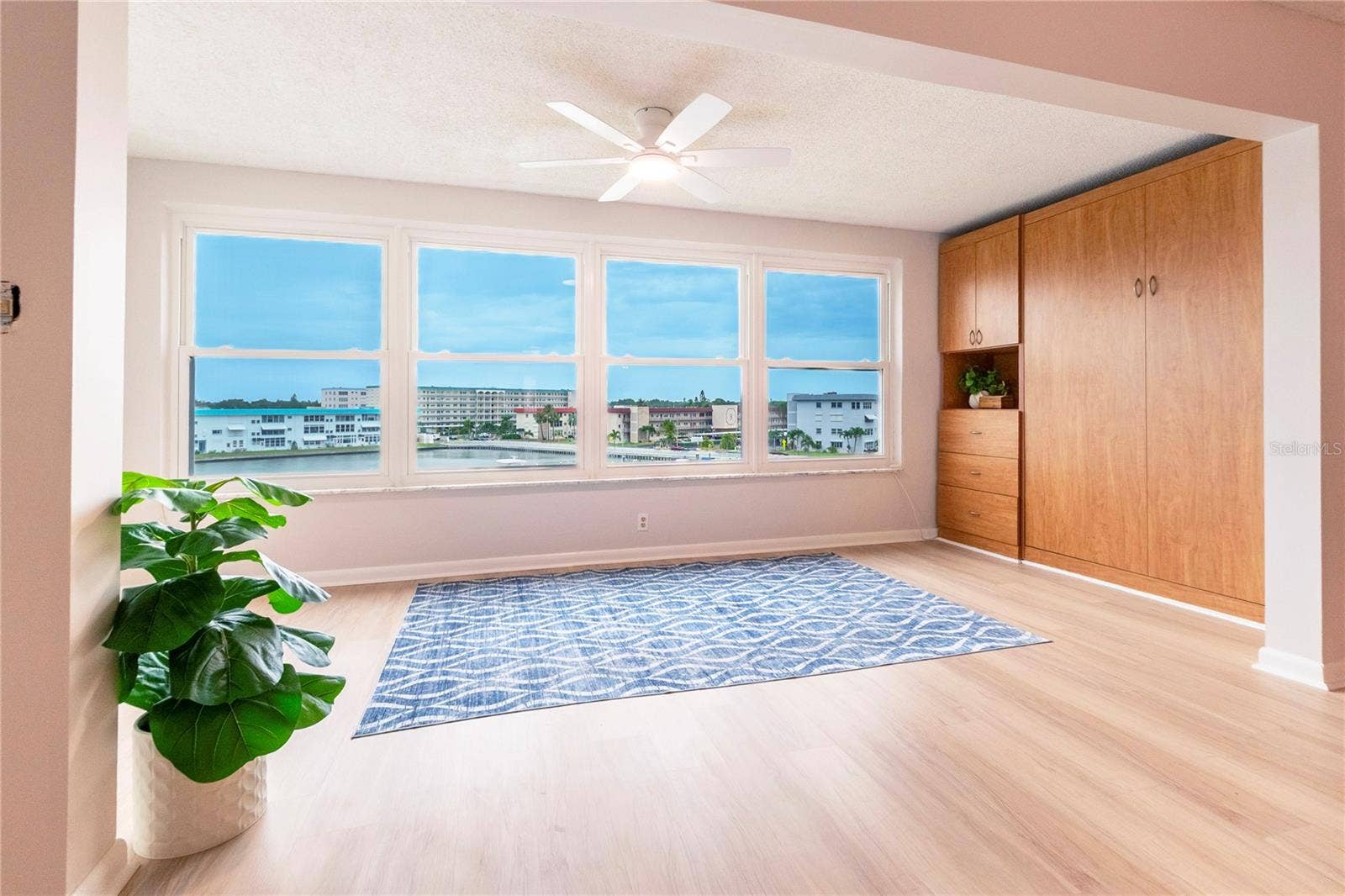 5925 SHORE BOULEVARD S, #405, Gulfport, FL 33707