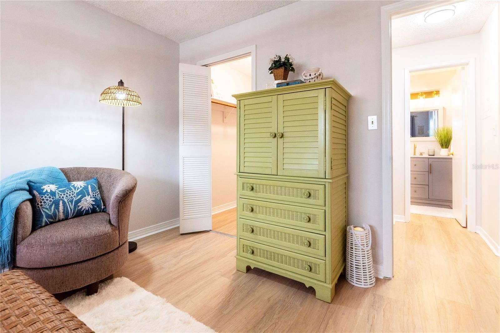5925 SHORE BOULEVARD S, #405, Gulfport, FL 33707