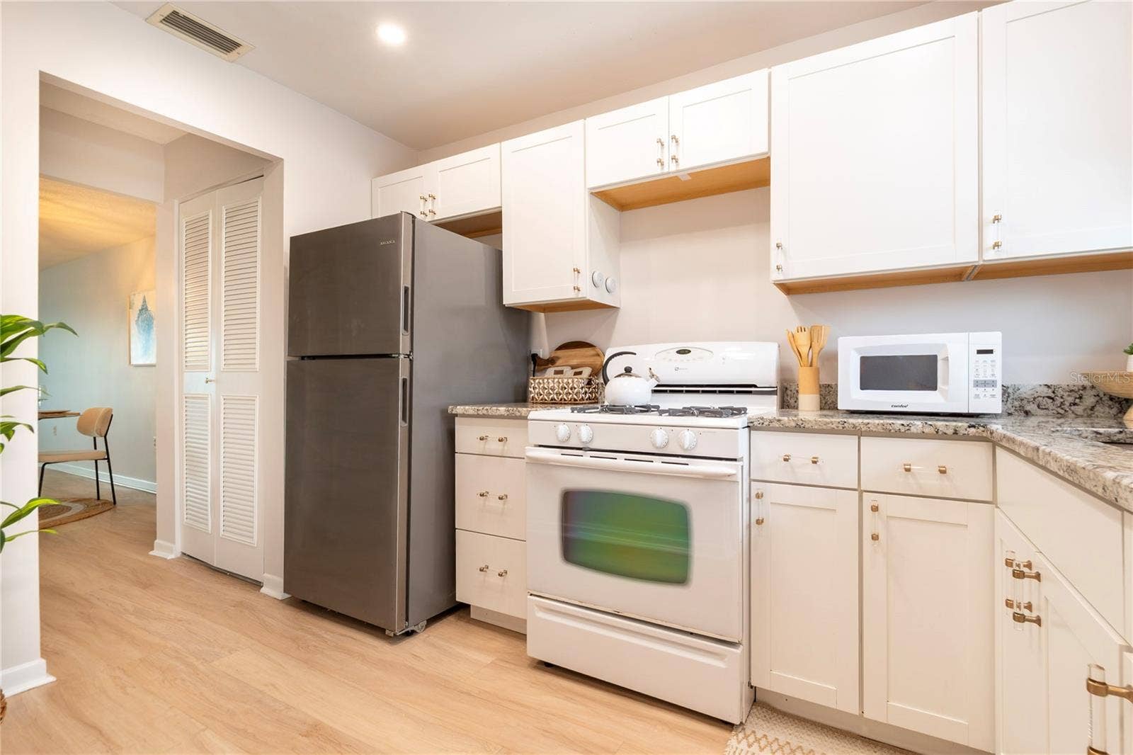 5925 SHORE BOULEVARD S, #405, Gulfport, FL 33707