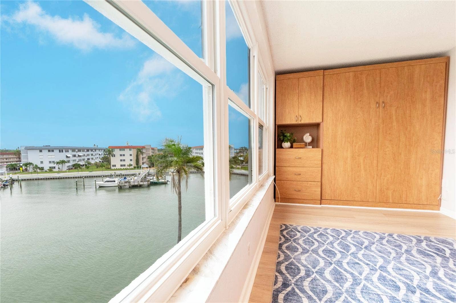 5925 SHORE BOULEVARD S, #405, Gulfport, FL 33707