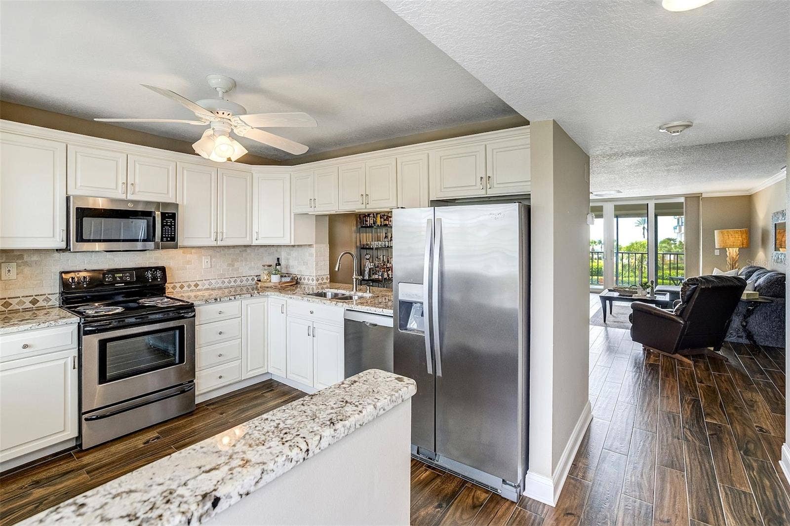 1581 GULF BOULEVARD, #203N, Clearwater Beach, FL 33767 Kitchen