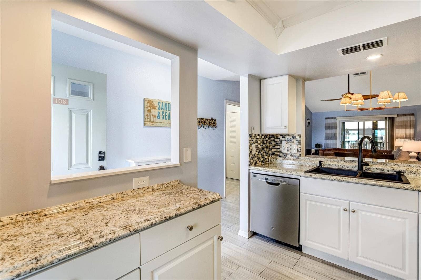 460 S PAULA DRIVE, #108, Dunedin, FL 34698 Extra Counter Space