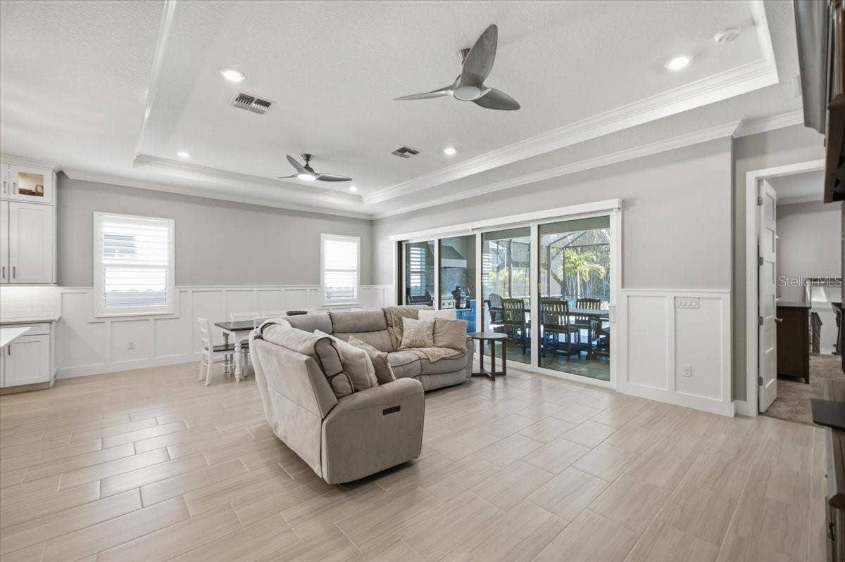 2110 E 6TH STREET W, Palmetto, FL 34221 2110 E 6TH STREET W, Palmetto, FL 34221