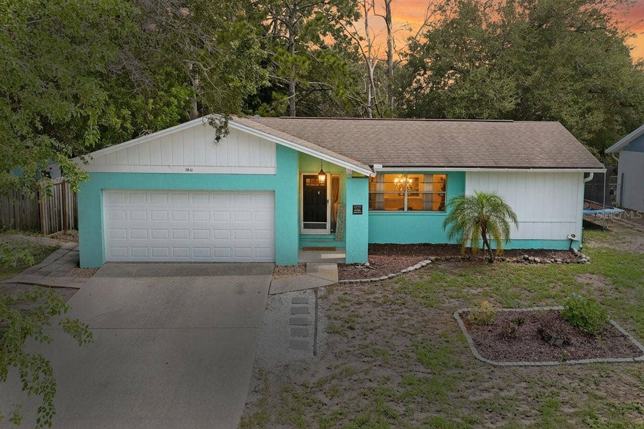 1211 CROSSBOW LANE, Tarpon Springs, FL 34689 Front View