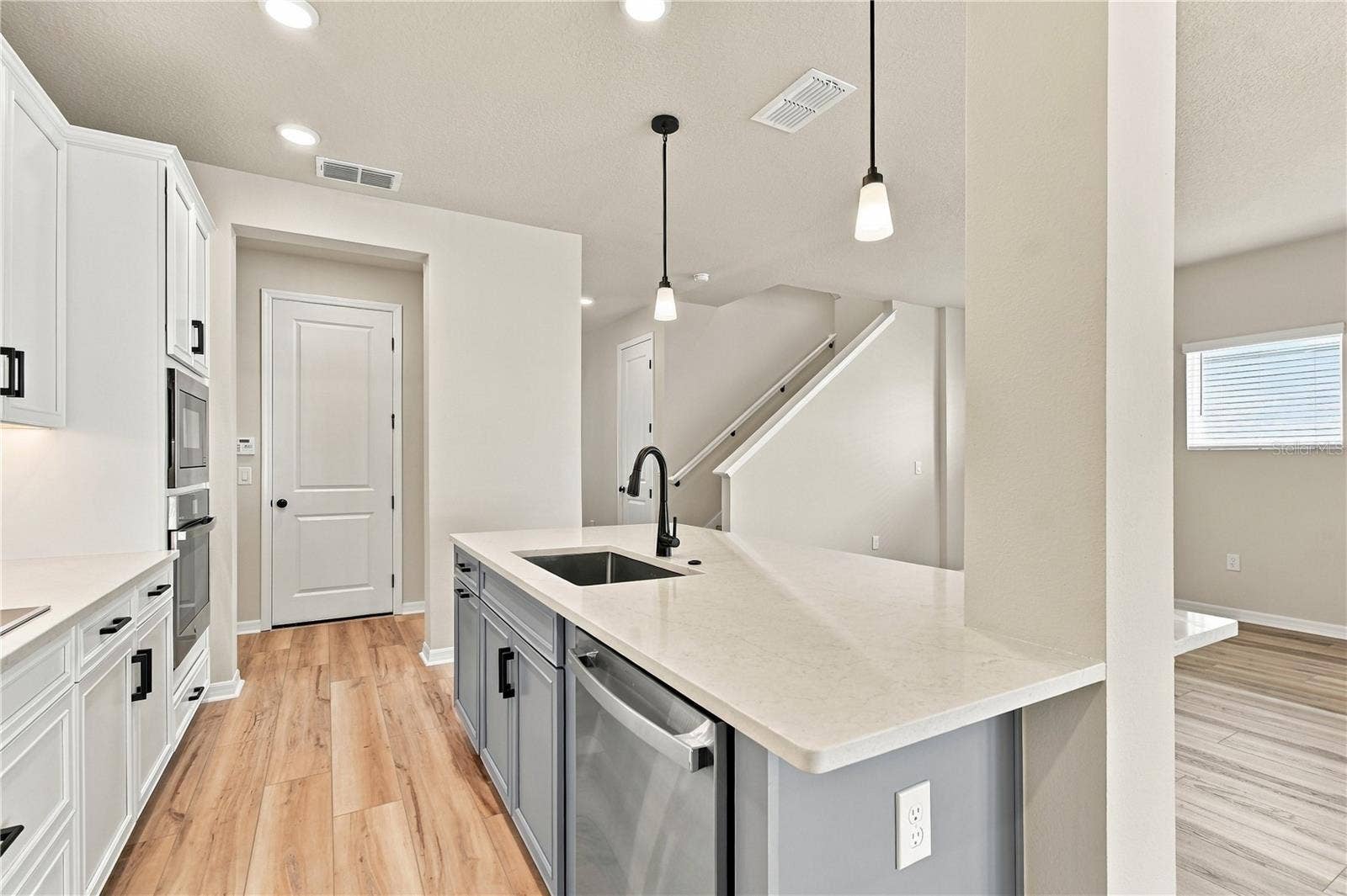 5825 NATIVE OAK STREET, Mount Dora, FL 32757 Kitchen