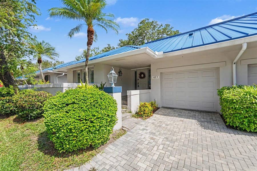 Property photo for 1683 WATERMARK CIRCLE NE, St Petersburg, FL