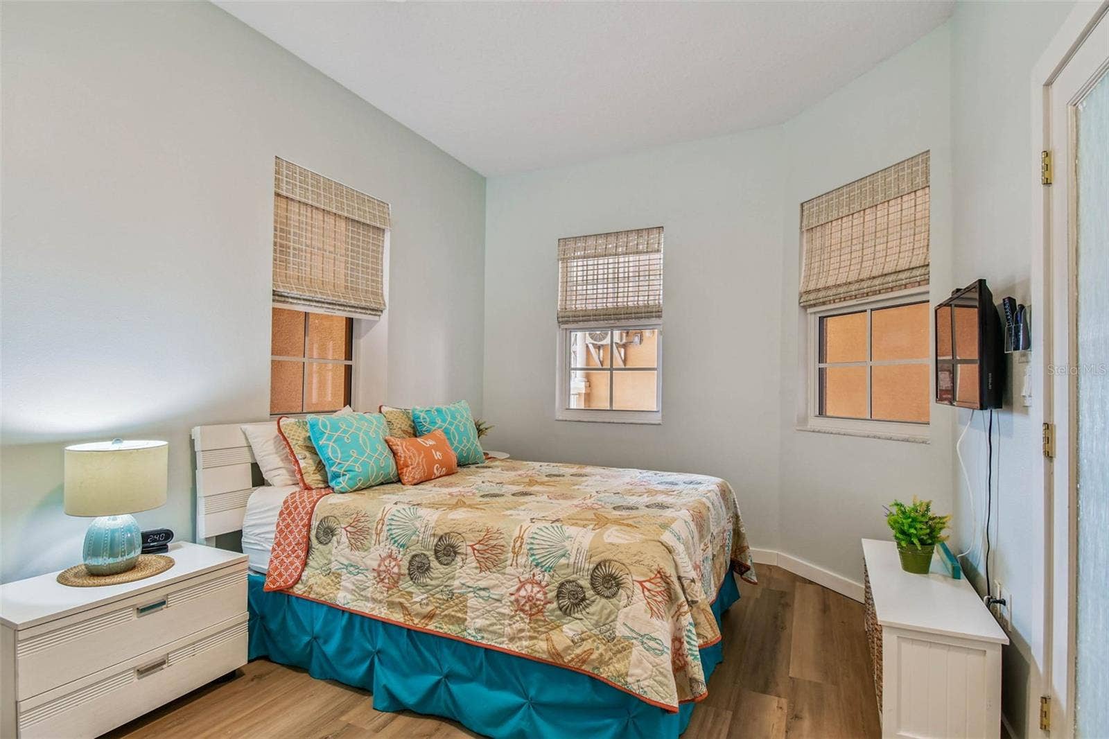 530 S GULFVIEW BOULEVARD, #304, Clearwater Beach, FL 33767 3rd bedroom with Queen size bed