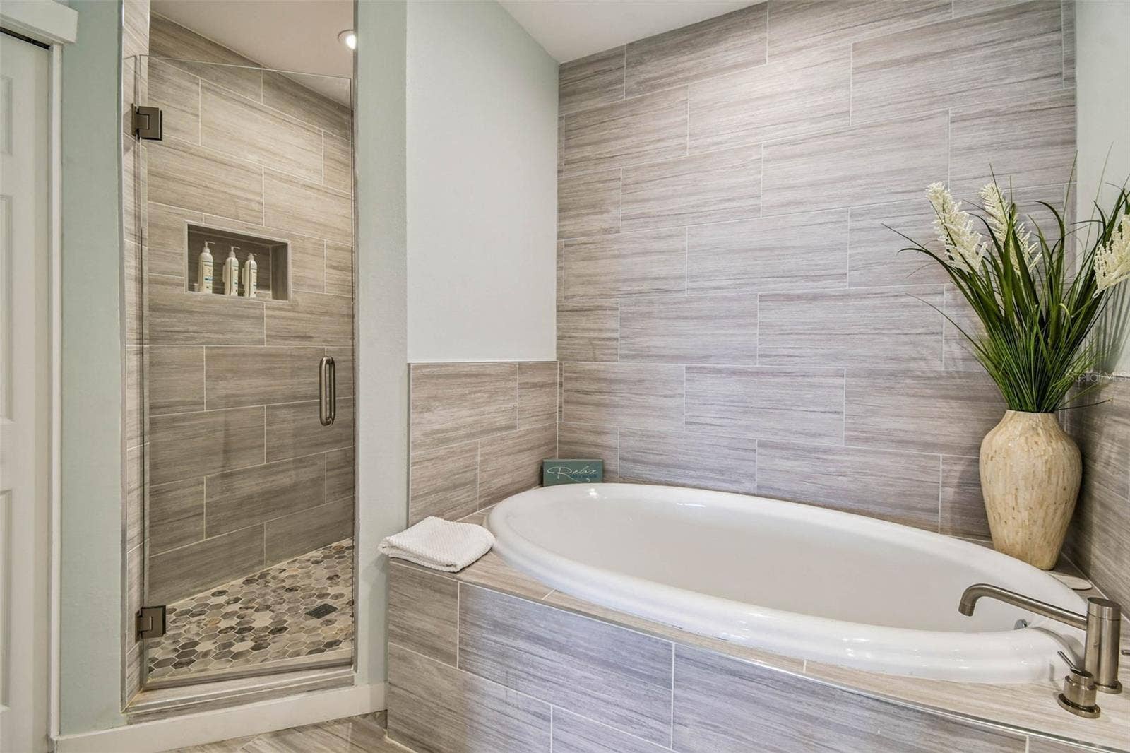 530 S GULFVIEW BOULEVARD, #304, Clearwater Beach, FL 33767 530 S GULFVIEW BOULEVARD, #304, Clearwater Beach, FL 33767