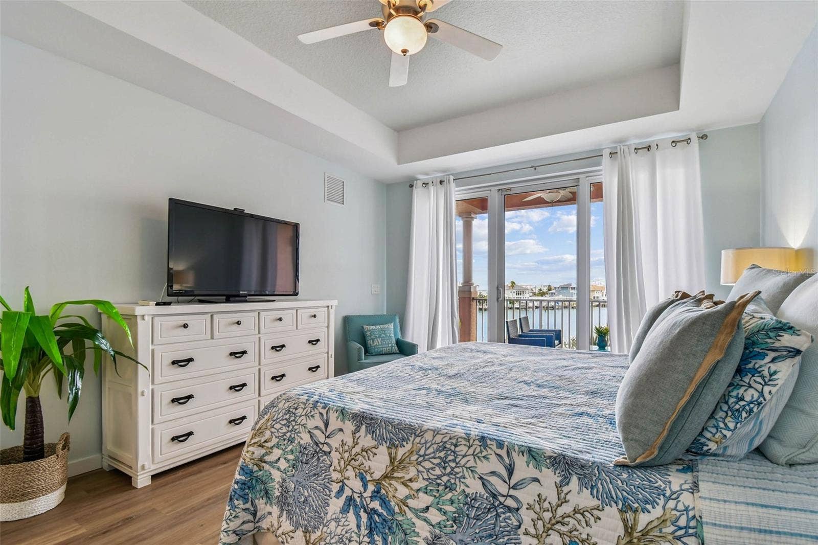 530 S GULFVIEW BOULEVARD, #304, Clearwater Beach, FL 33767 Primary bedroom provides light and views from sliders in master bedroom