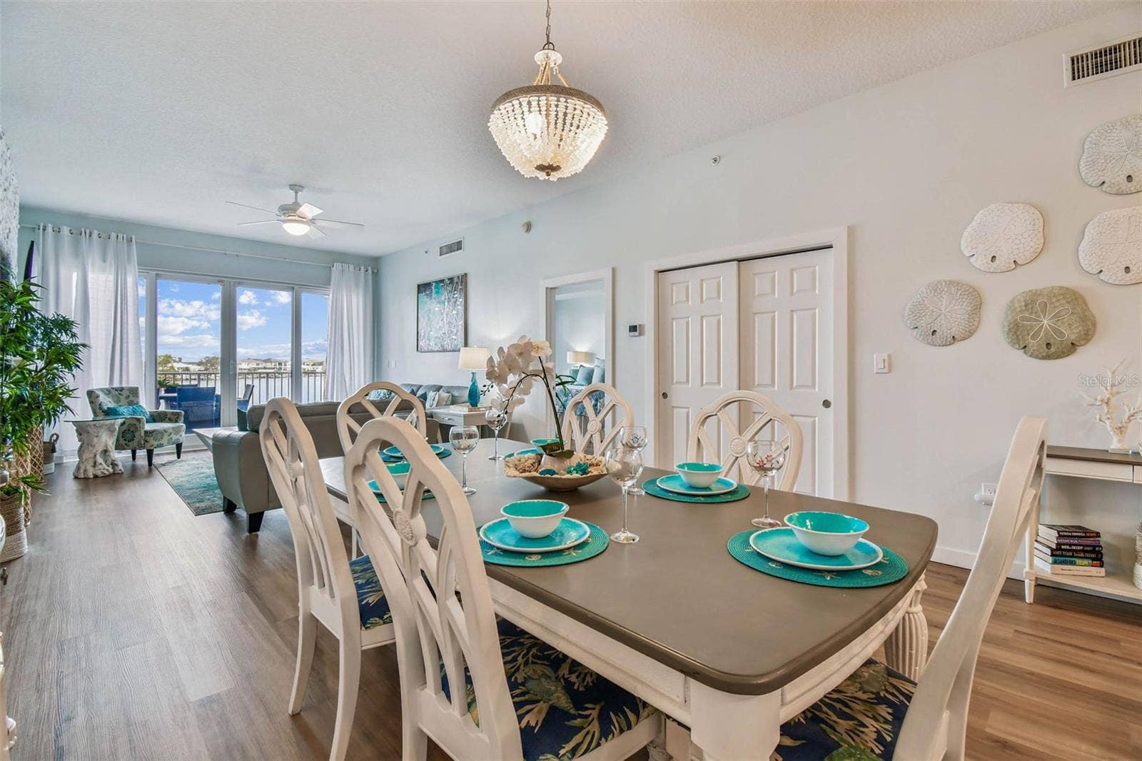 530 S GULFVIEW BOULEVARD, #304, Clearwater Beach, FL 33767 Generous dining area