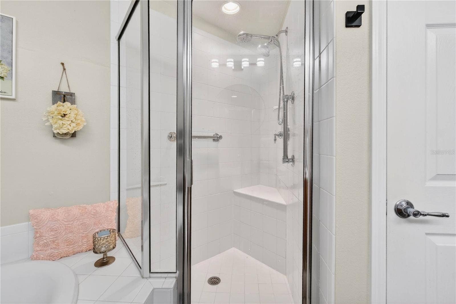852 LANTERN WAY, Clearwater, FL 33765 primary bathrom