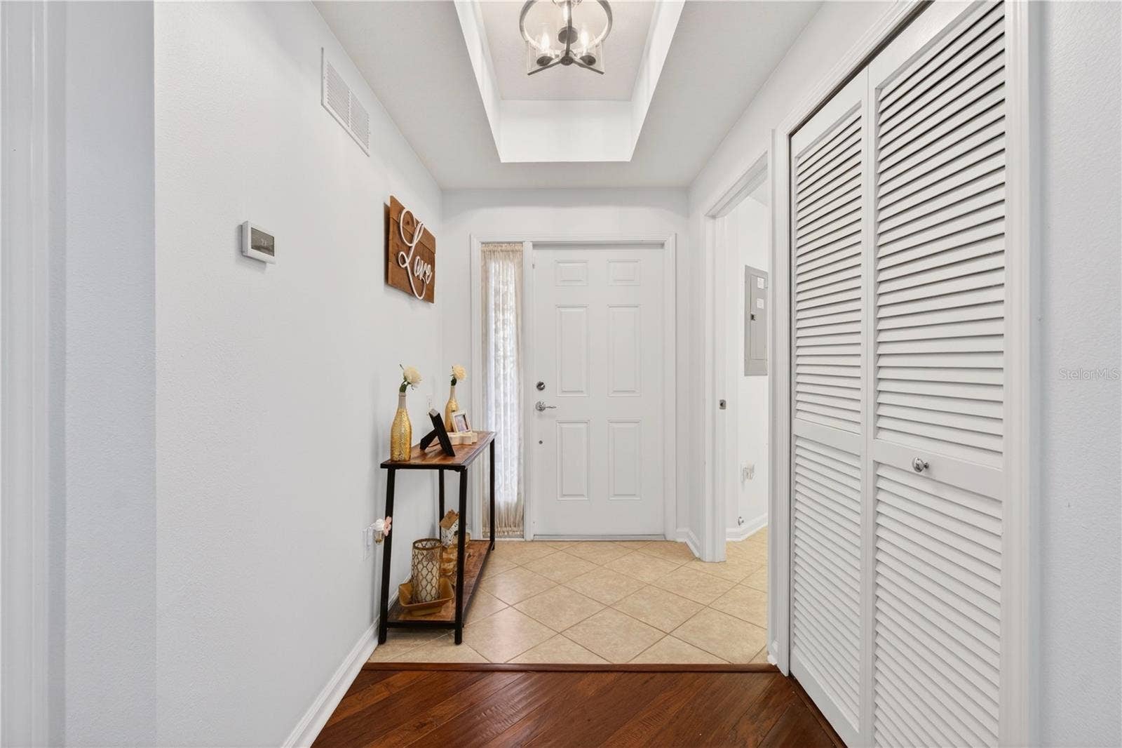 852 LANTERN WAY, Clearwater, FL 33765 entry hall
