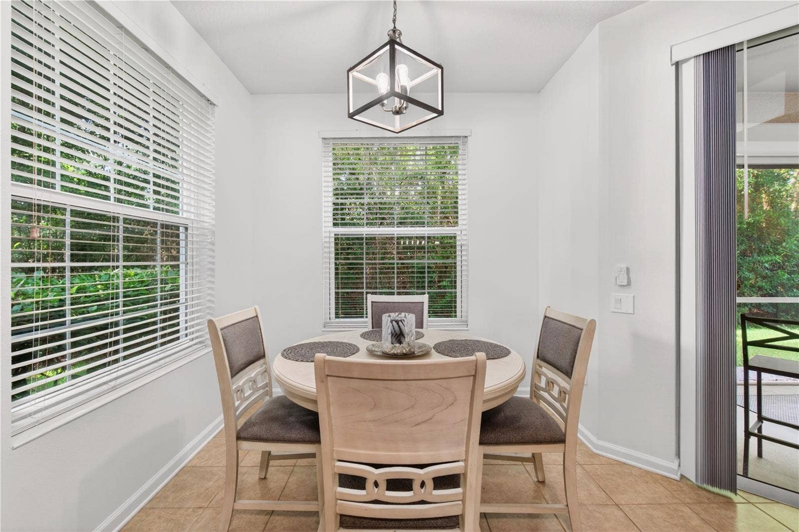 852 LANTERN WAY, Clearwater, FL 33765 breakast nook