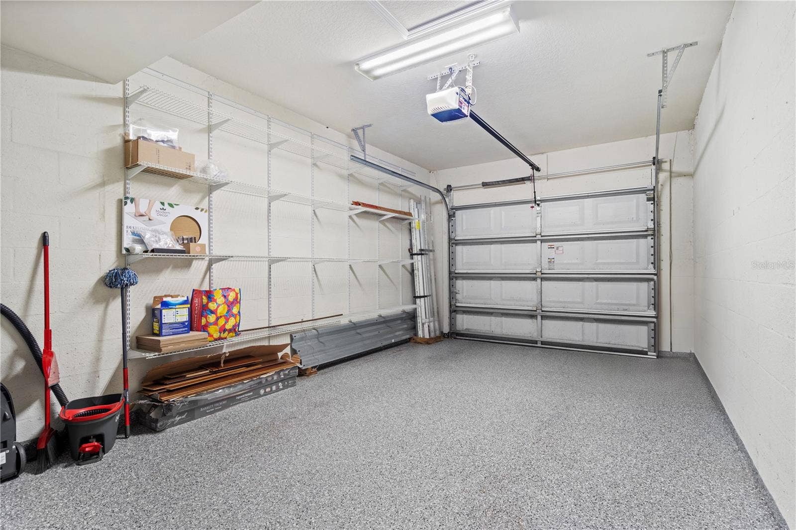 852 LANTERN WAY, Clearwater, FL 33765 attached garage with direct entry into unit