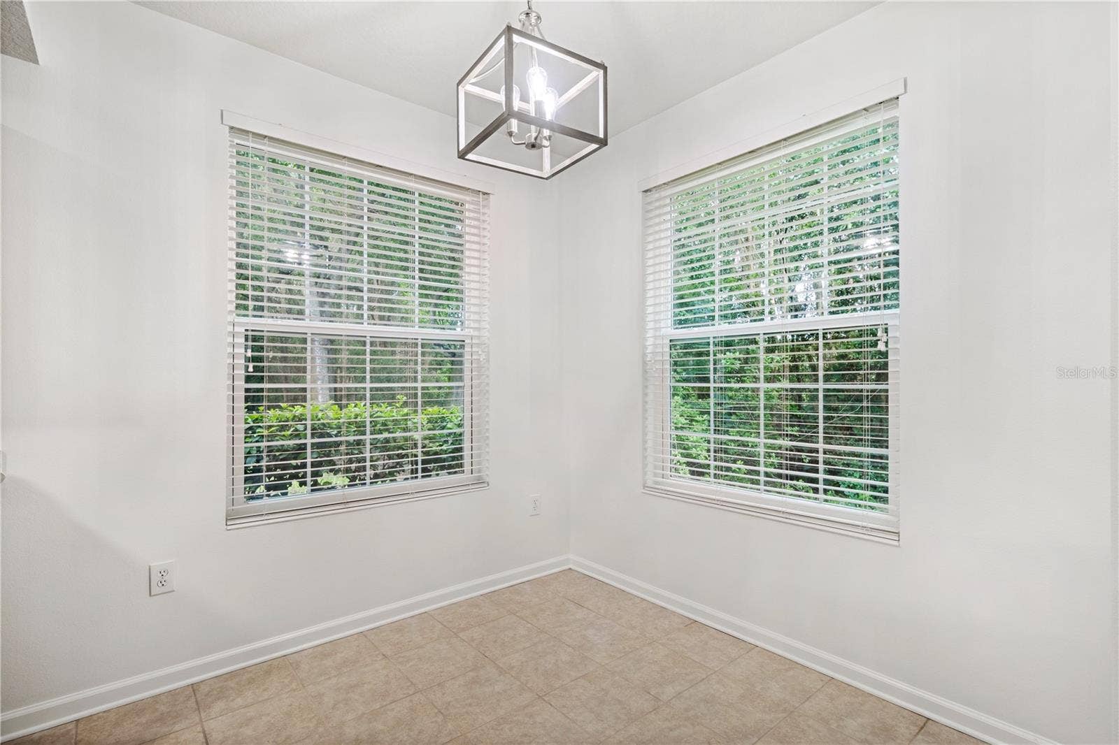 852 LANTERN WAY, Clearwater, FL 33765 breakfast nook