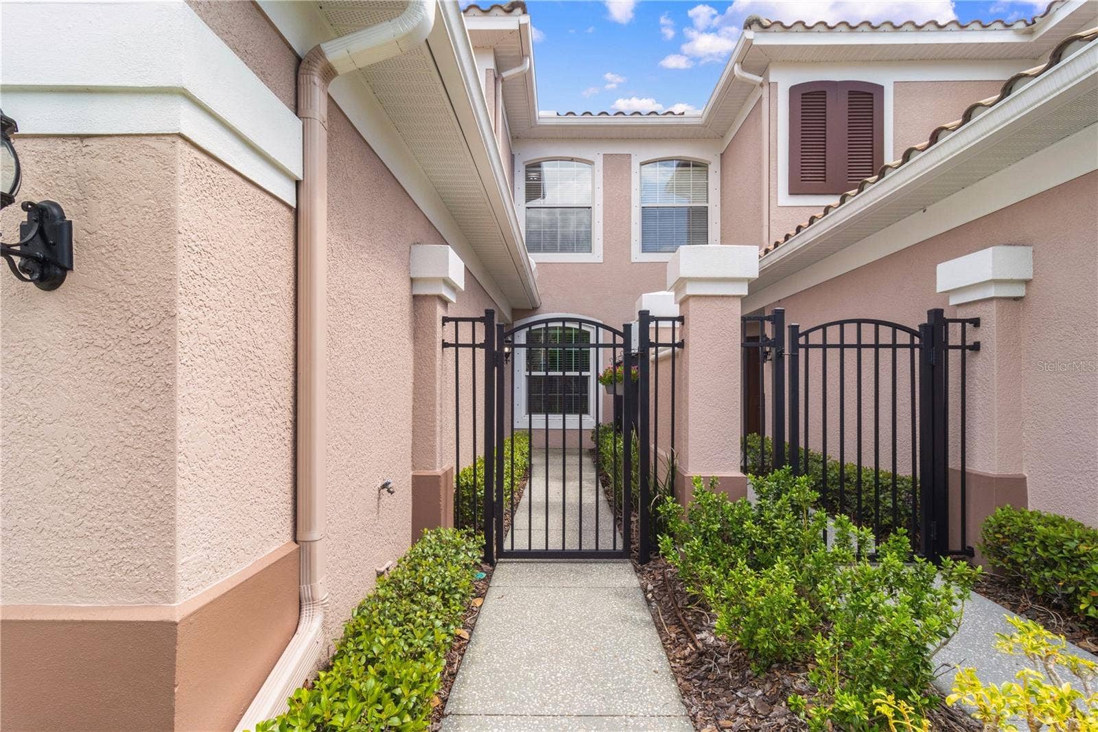 852 LANTERN WAY, Clearwater, FL 33765 gated entry walkway