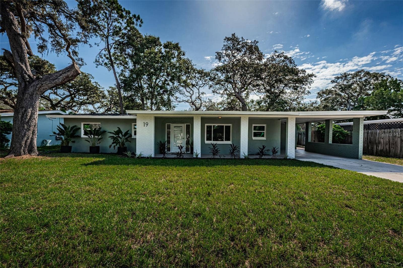 19 VENTURA DRIVE, Dunedin, FL 34698 Front Exterior