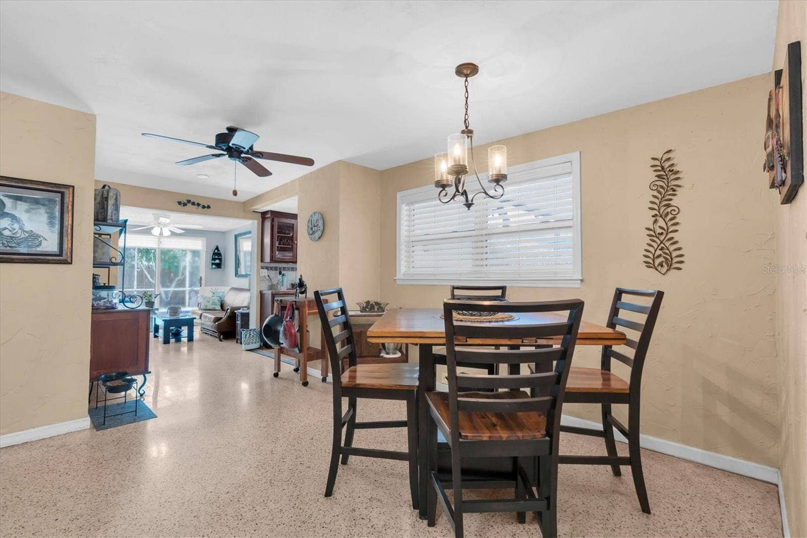 3227 48TH AVENUE N, St Petersburg, FL 33714 Dining room