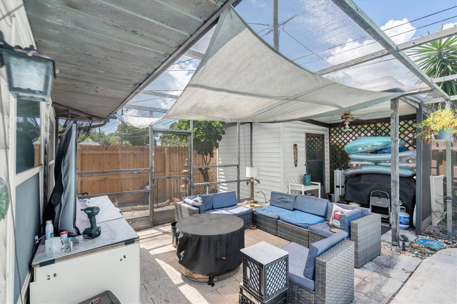 3227 48TH AVENUE N, St Petersburg, FL 33714 Outdoor sitting area