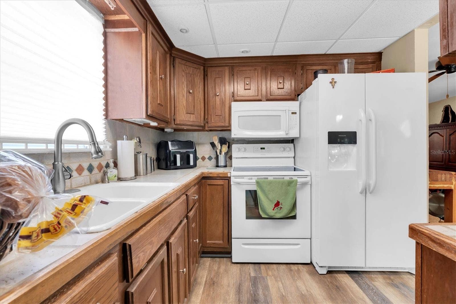 3227 48TH AVENUE N, St Petersburg, FL 33714 Kitchen