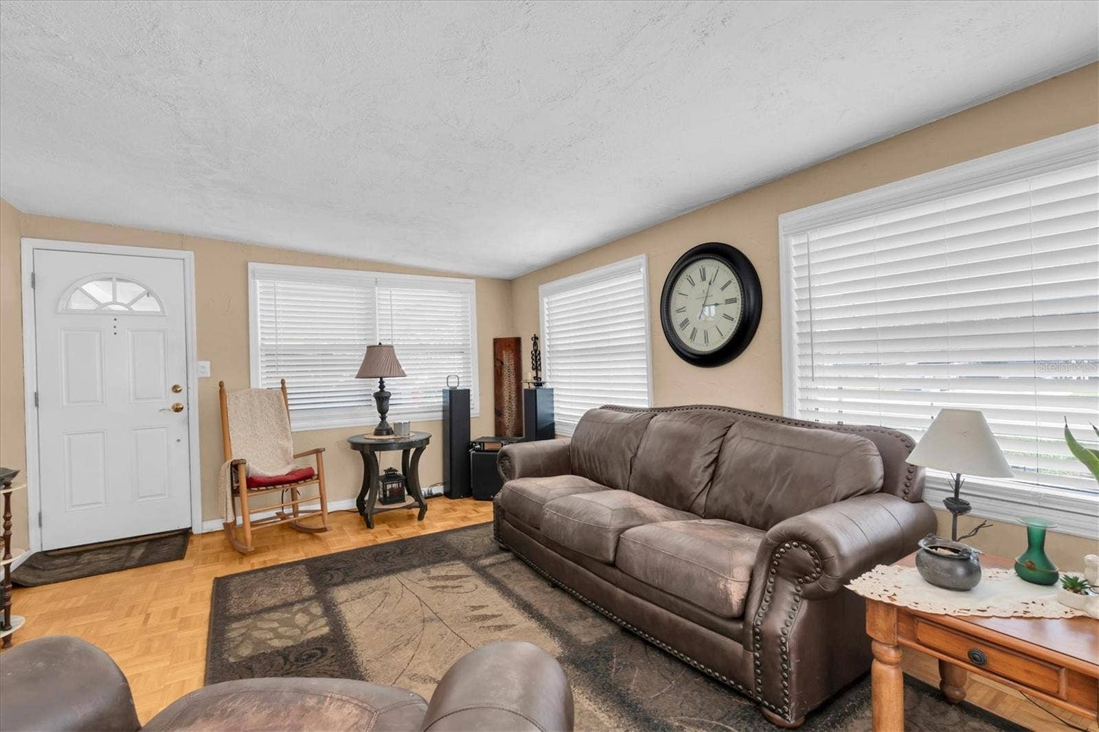 3227 48TH AVENUE N, St Petersburg, FL 33714 Living room