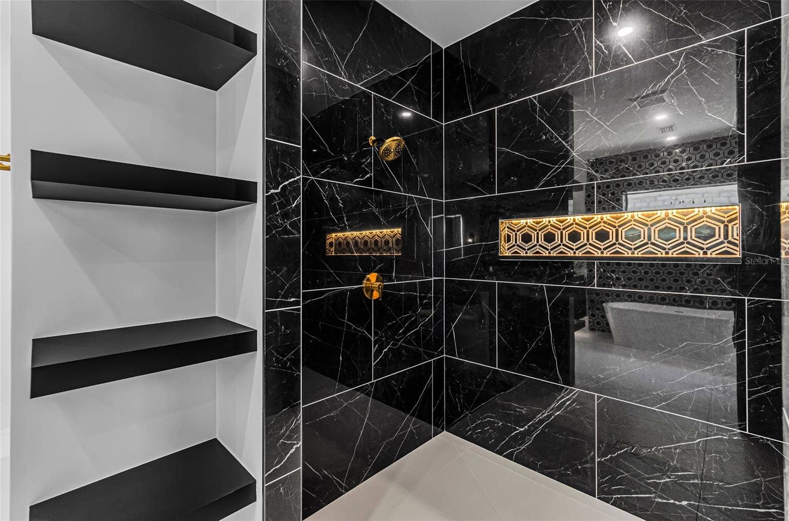 43 DOLPHIN DRIVE, Treasure Island, FL 33706 Primary Bathroom Shower