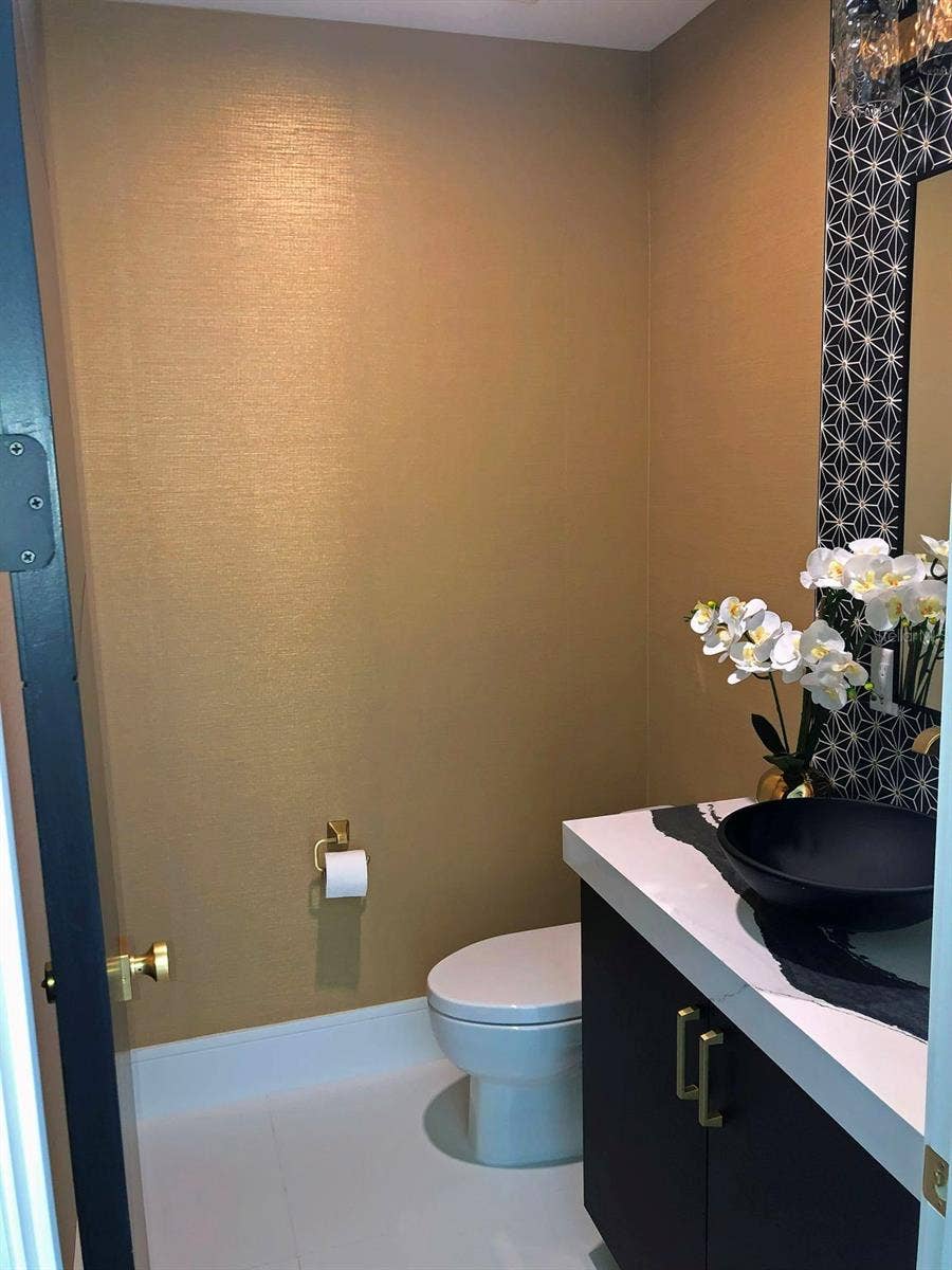 43 DOLPHIN DRIVE, Treasure Island, FL 33706 Main level powder room