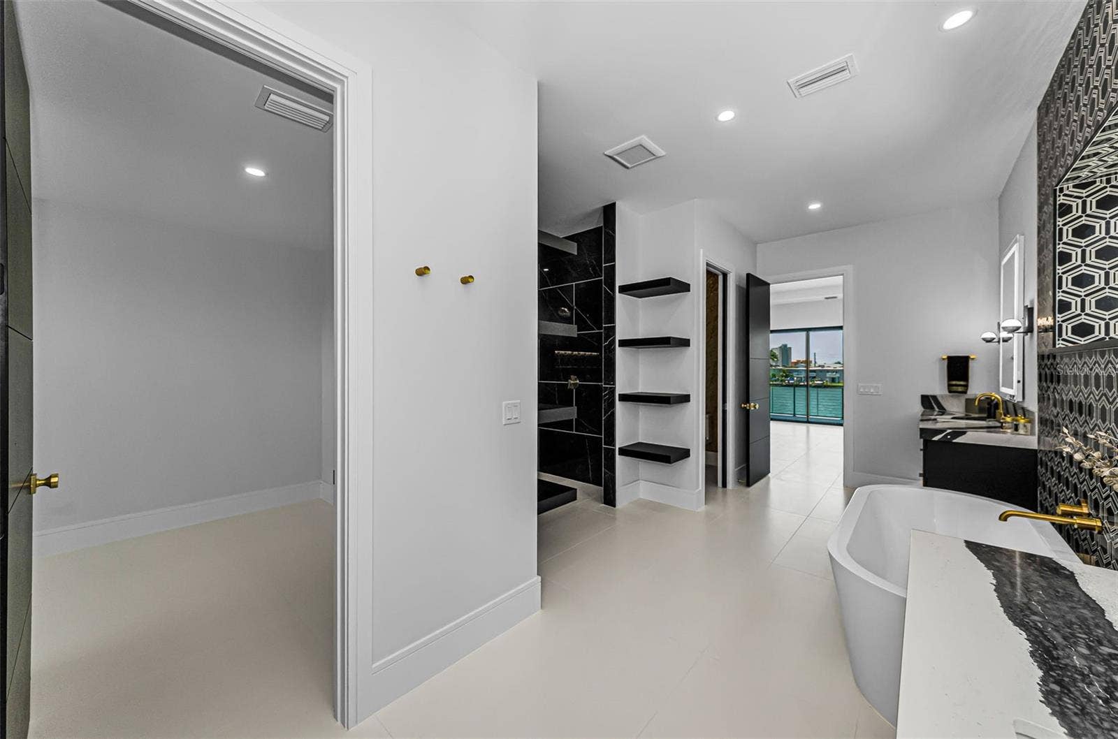 43 DOLPHIN DRIVE, Treasure Island, FL 33706 Primary Bathroom