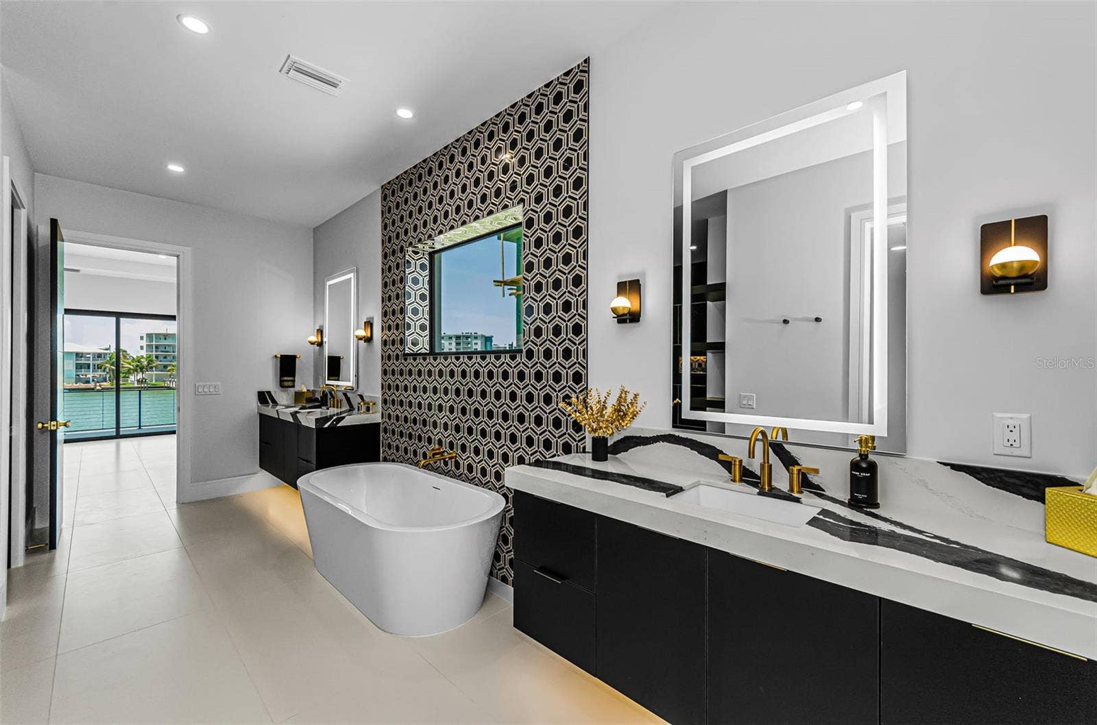 43 DOLPHIN DRIVE, Treasure Island, FL 33706 Primary Bathroom