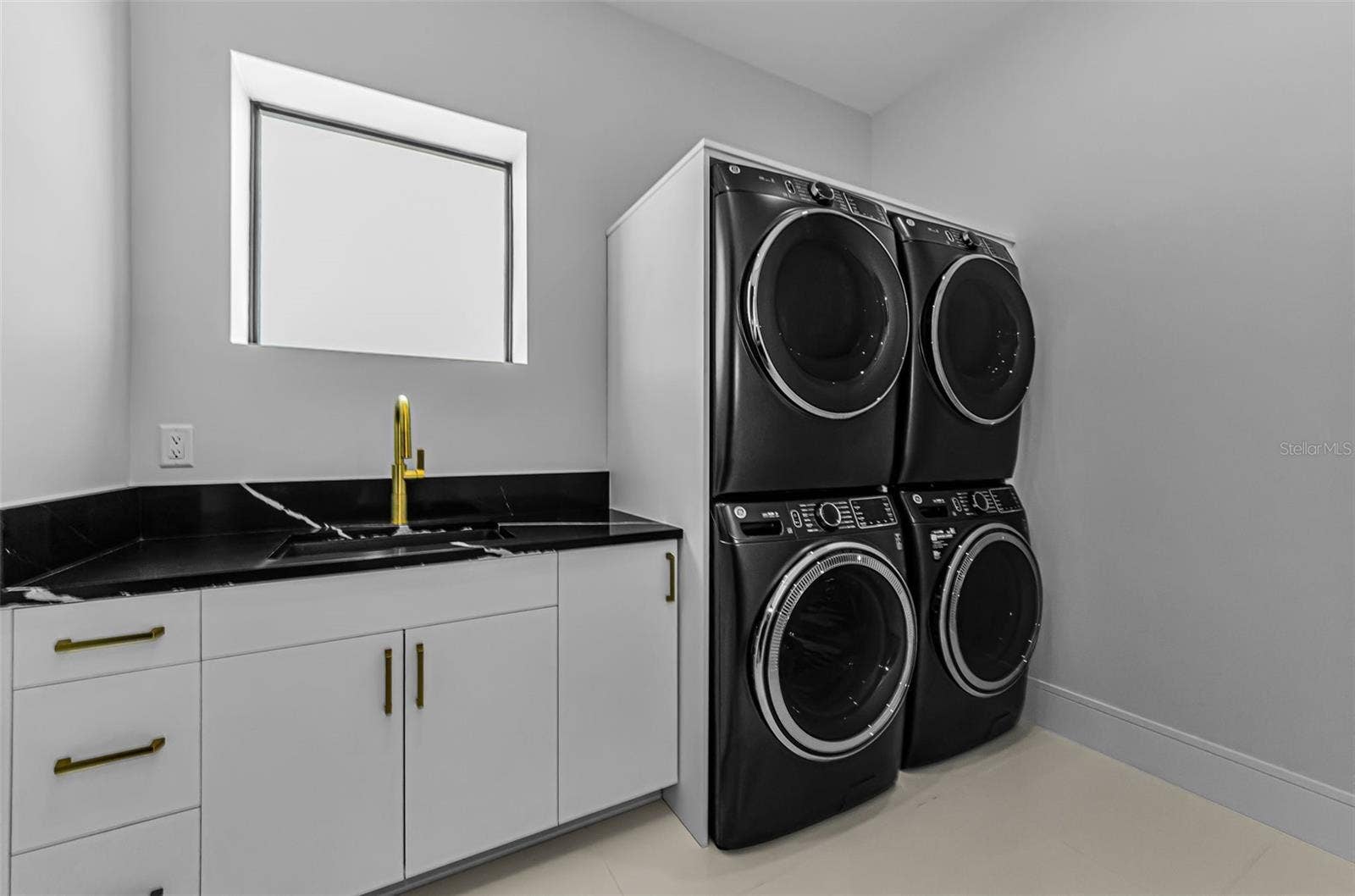 43 DOLPHIN DRIVE, Treasure Island, FL 33706 Mail level laundry room