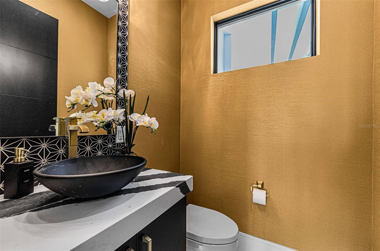 43 DOLPHIN DRIVE, Treasure Island, FL 33706 Upper level Powder room