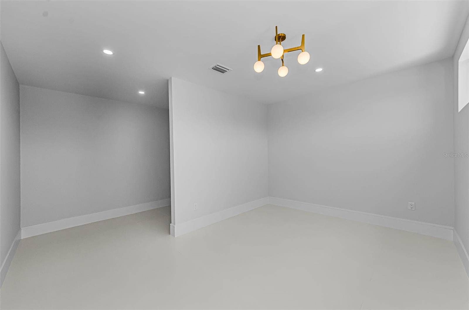 43 DOLPHIN DRIVE, Treasure Island, FL 33706 Primary Bedroom closet