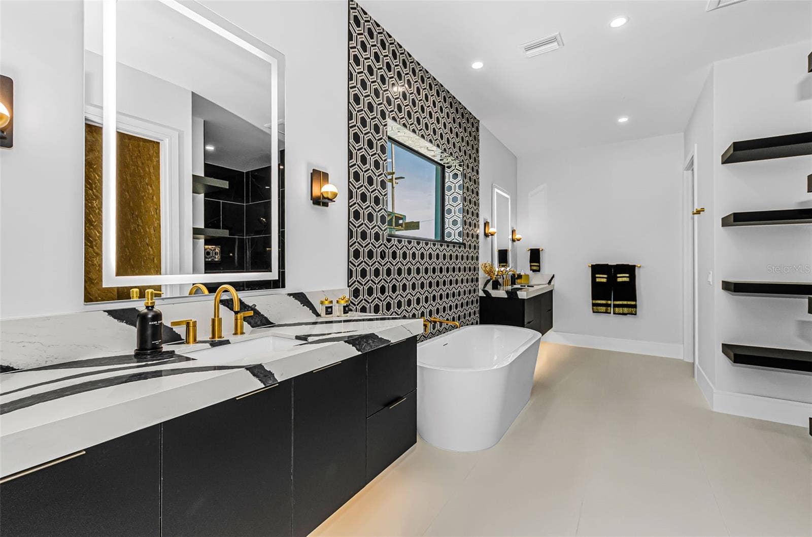43 DOLPHIN DRIVE, Treasure Island, FL 33706 Primary Bathroom