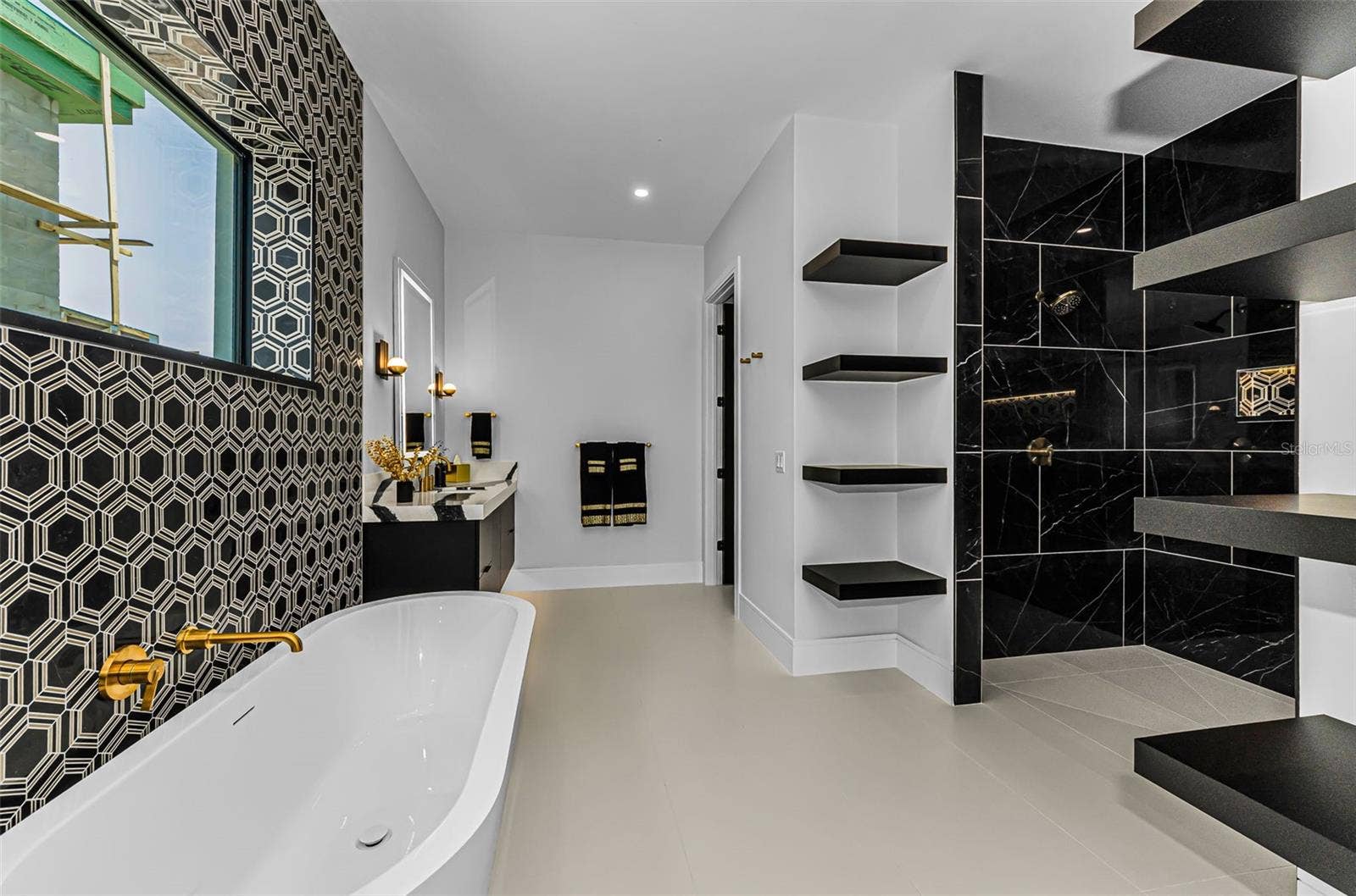 43 DOLPHIN DRIVE, Treasure Island, FL 33706 Primary Bathroom